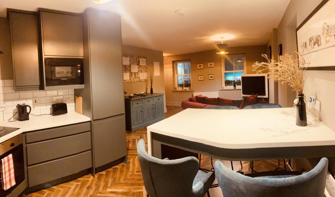 3 Bedroom Luxury Apartment Main Street キャッシェル エクステリア 写真