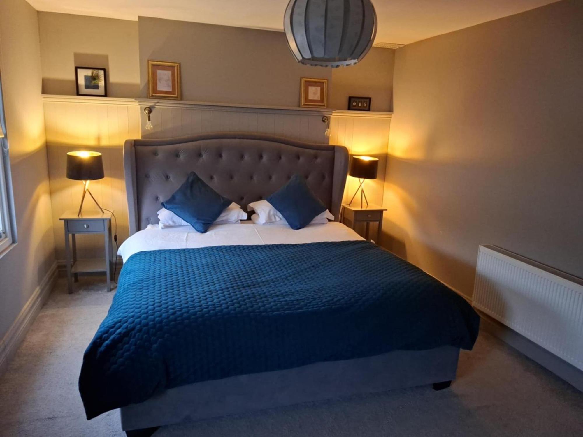 3 Bedroom Luxury Apartment Main Street キャッシェル エクステリア 写真